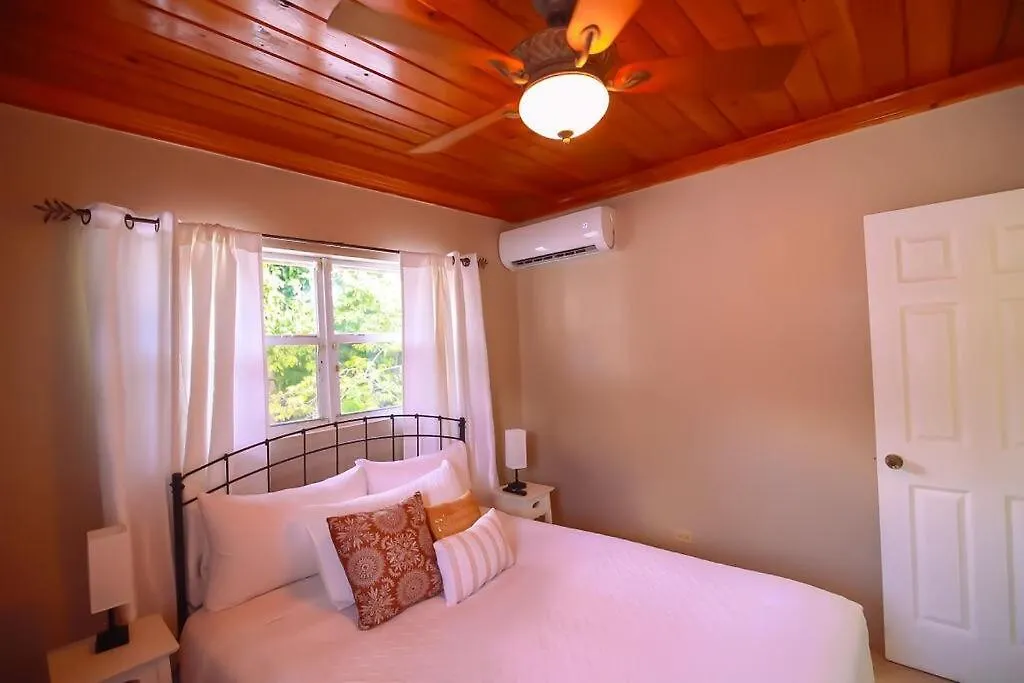 Holiday home Tangerine Sunsets Tuscany Cottage Nassau Bahamas