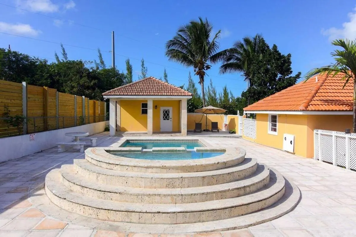 Holiday home Tangerine Sunsets Tuscany Cottage Nassau