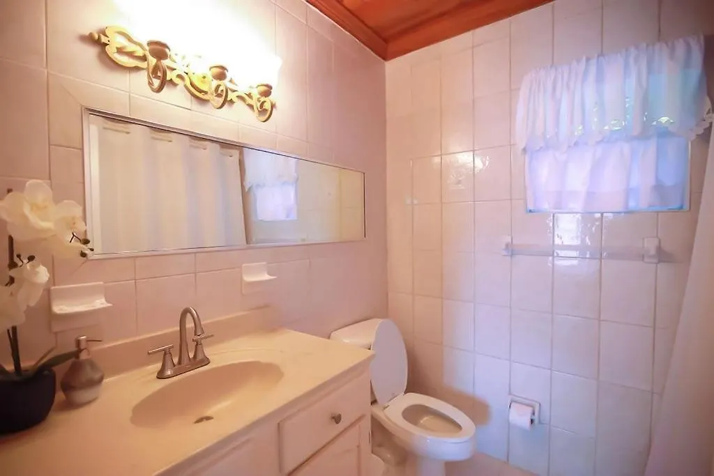 Holiday home Tangerine Sunsets Tuscany Cottage Nassau